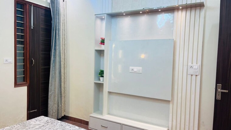 Room, ludhiana chandigarh hwy 3 Bedroom 125 Sq.Yd. Apartment In LudhianA Chandigarh Hwy Mohali 9967119