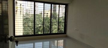 Room in 2 BHK Apartment at Cross Gate Apartment, Andheri West – for Rent