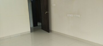 Room in 2 BHK Apartment at Cross Gate Apartment, Andheri West – for Rent