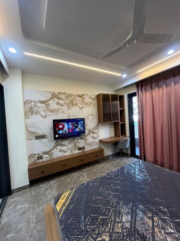 Bedroom in 1 RK Builder Floor at Queens Plaza, Sector 43 – for Rent