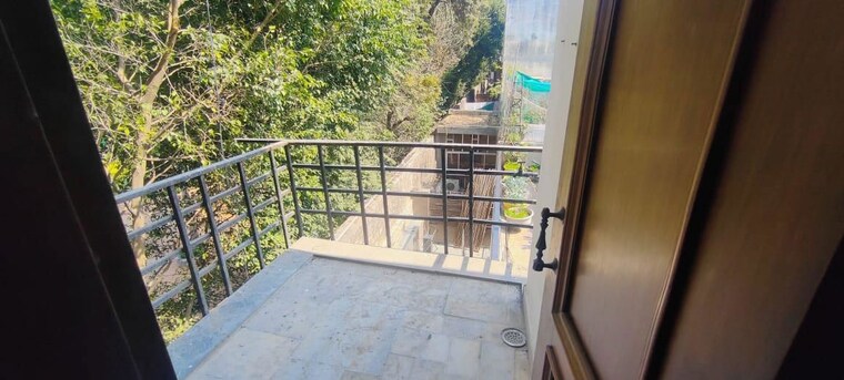 Balcony, hauz khas 3 Bedroom 200 Sq.Yd. Apartment In Hauz Khas Delhi 9967329
