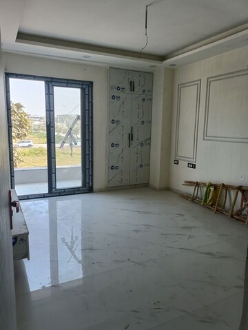 Room in 4 BHK Builder Floor at TDI The Grand Retreat, Sector 88 – for Sale