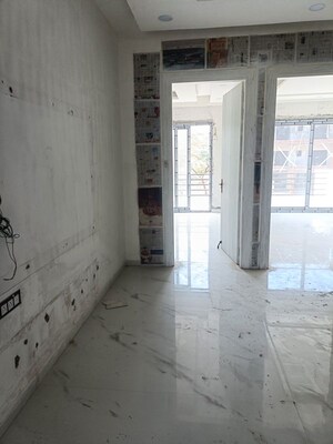 Building Lobby in 4 BHK Builder Floor at TDI The Grand Retreat, Sector 88 – for Sale