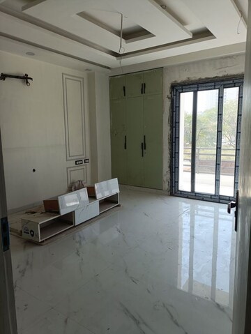 Building Lobby in 4 BHK Builder Floor at TDI The Grand Retreat, Sector 88 – for Sale