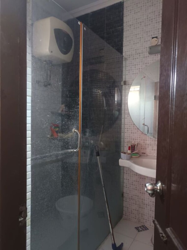 Bathroom, pir machalla 3 Bedroom 1850 Sq.Ft. Apartment In Pir Machalla Zirakpur 9967130