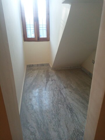 Room in 1 BHK Independent House at Alpha Ii Greater Noida – for Sale