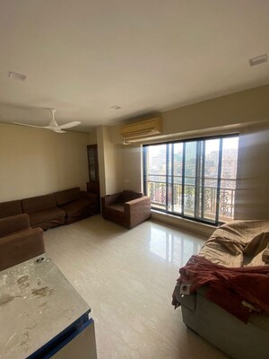 Living Room in 3.5 BHK Apartment at Khar West – for Rent