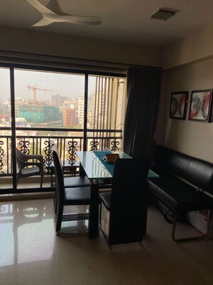 Living Room in 3.5 BHK Apartment at Khar West – for Rent