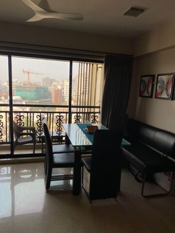 Living Room in 3.5 BHK Apartment at Khar West – for Rent