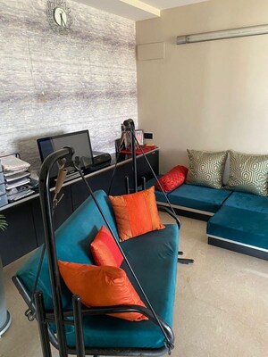 Living Room in 3.5 BHK Apartment at Khar West – for Rent