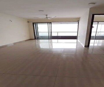 Room in 2.5 BHK Apartment at The Wadhwa The Address, Ghatkopar West – for Sale