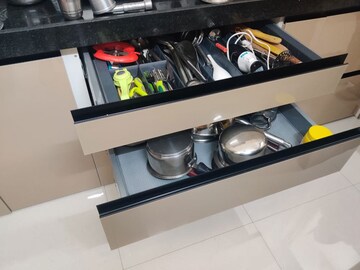 Furnished Amenities in 2 BHK Apartment at Lodha Amara, Kolshet Road – for Rent