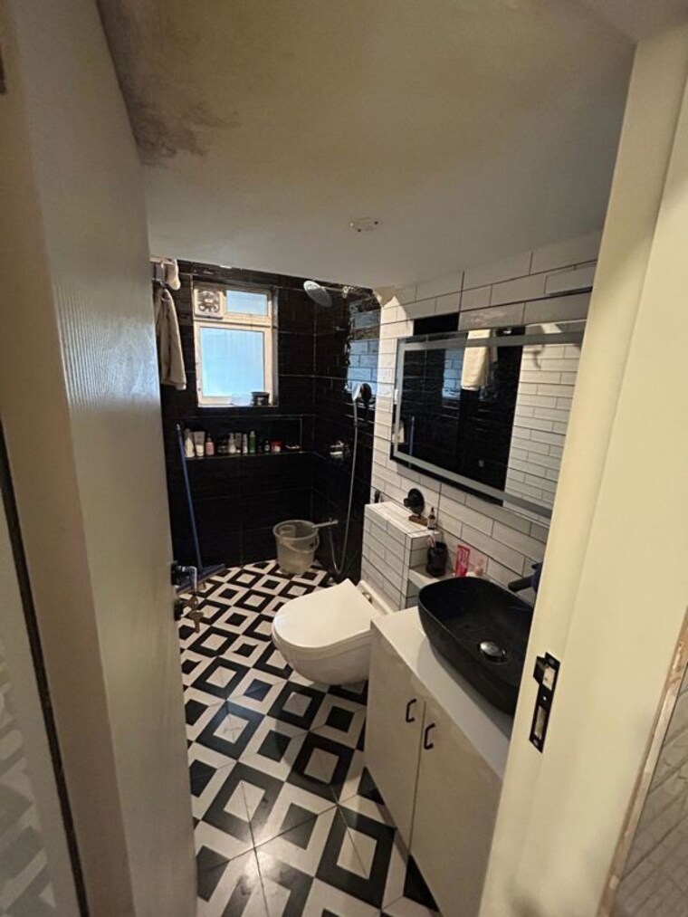 Bathroom, shashtri nagar 2 Bedroom 750 Sq.Ft. Apartment In Shashtri Nagar Mumbai 9967876