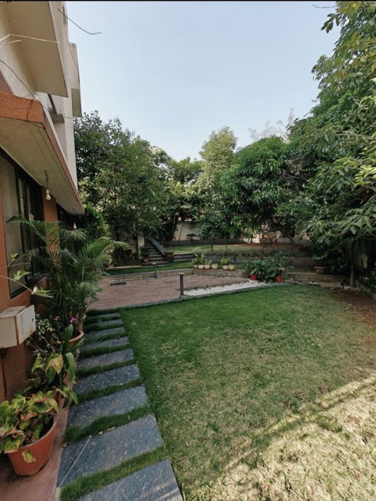 Garden, gera-isle-royale 5 Bedroom 6500 Sq.Ft. Independent House In Bavdhan Pune 9967905