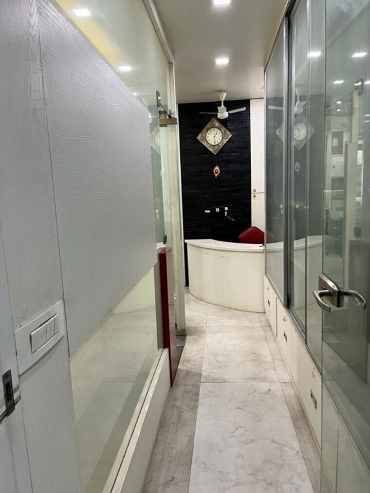 Balcony, netaji subhash place Commercial Office Space 561 Sq.Ft. In Netaji Subhash Place Delhi 9967985