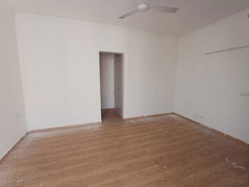 Room in 2.5 BHK Apartment at Samridhi Grand Avenue, Tech Zone 4 Greater Noida – for Sale