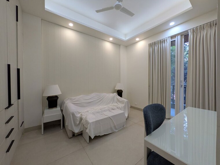 Bedroom, kailash colony 2 Bedroom 200 Sq.Yd. Builder Floor In Kailash Colony Delhi 9968070