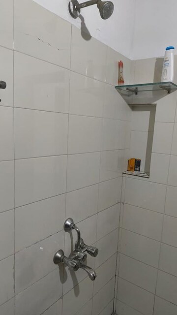 Bathroom in 1 BHK Builder Floor at Sector 40 – for Rent