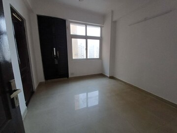 Room in 2.5 BHK Apartment at Gaur City 2 - 10th Avenue, Sector 16c Greater Noida – for Sale