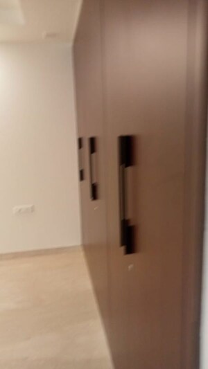 Room in 4 BHK Builder Floor at Safdarjung Enclave – for Rent