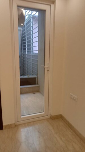 Bathroom in 4 BHK Builder Floor at Safdarjung Enclave – for Rent