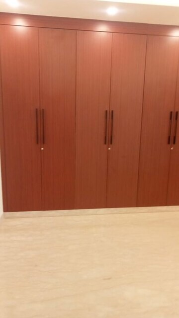 Room in 4 BHK Builder Floor at Safdarjung Enclave – for Rent