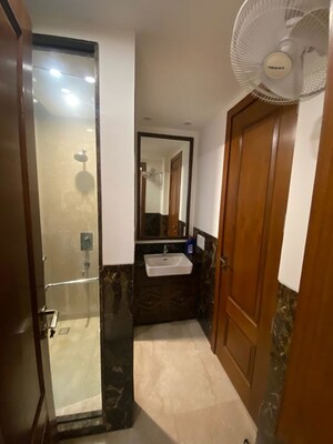 Team Area in 4 BHK Builder Floor at Hauz Khas Enclave – for Rent