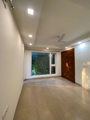 Room in 4 BHK Builder Floor at Hauz Khas Enclave – for Rent
