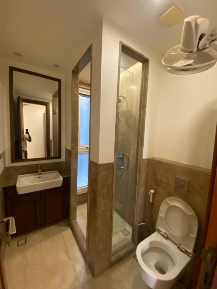 Bathroom, hauz khas enclave 4 Bedroom 500 Sq.Yd. Builder Floor In Hauz Khas Enclave Delhi 9968179