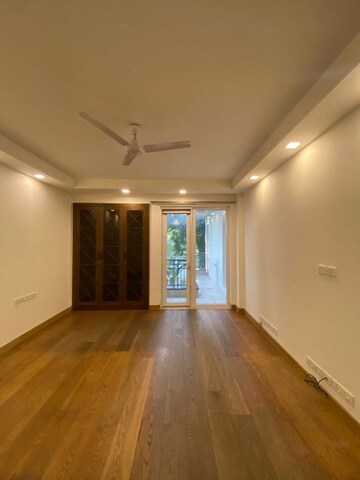Room in 4 BHK Builder Floor at Hauz Khas Enclave – for Rent