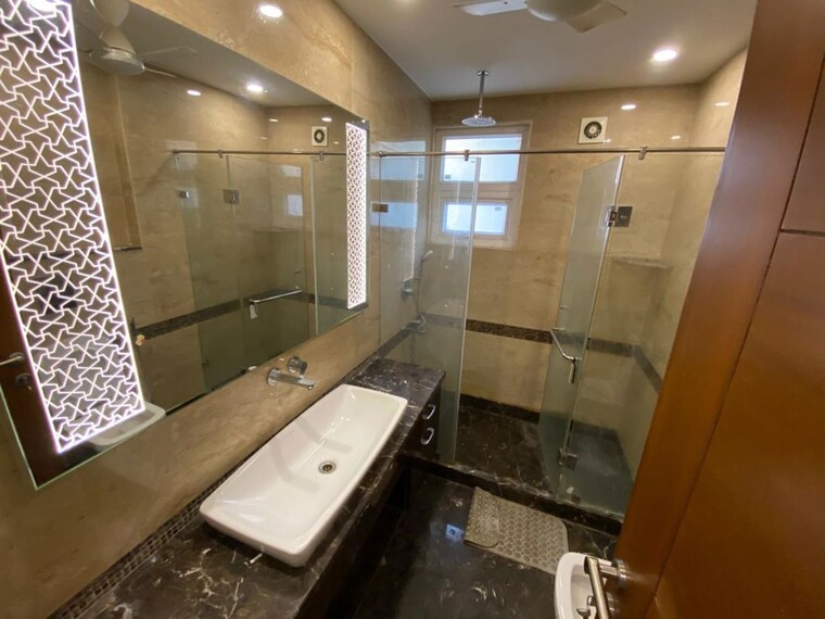 Team Area, safdarjung enclave 4 Bedroom 300 Sq.Yd. Builder Floor In Safdarjung Enclave Delhi 9968288