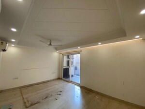 Room in 4 BHK Builder Floor at Safdarjung Enclave – for Rent