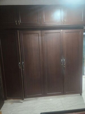 Furnished Amenities in 3 BHK Apartment at Bandra West – for Rent