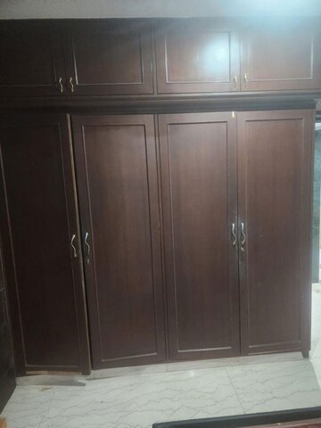 Furnished Amenities in 3 BHK Apartment at Bandra West – for Rent