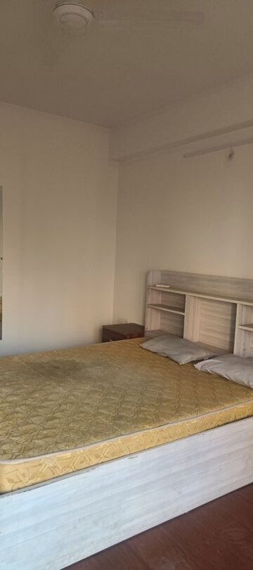 Room in 3 BHK Apartment at Express Zenith, Sector 77 – for Rent