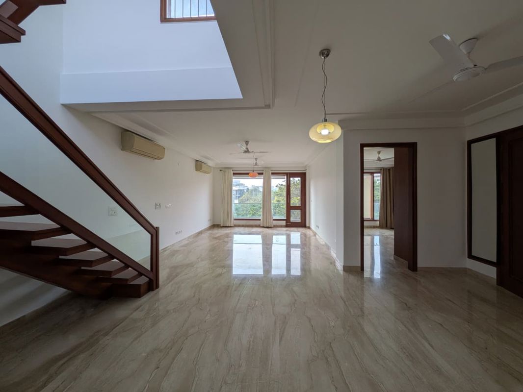 3 BHK + Servant Room Builder Floor For Rent in Defence Colony