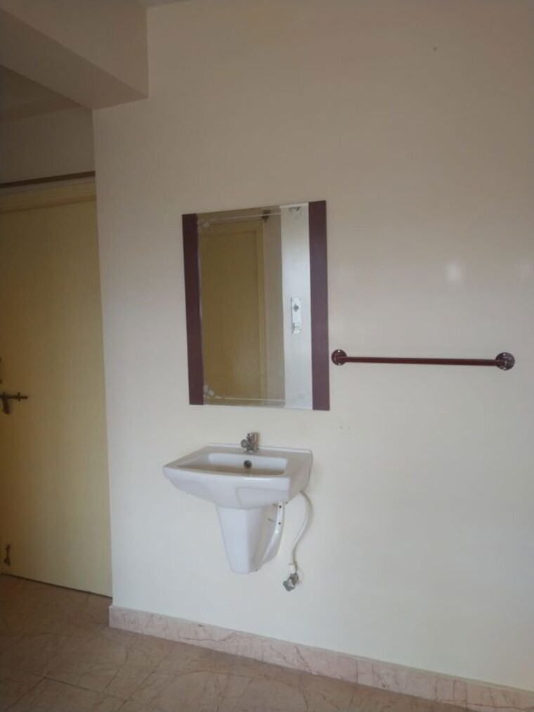 Room, bariatu 3 Bedroom 1600 Sq.Ft. Apartment In Bariatu Ranchi 9968325