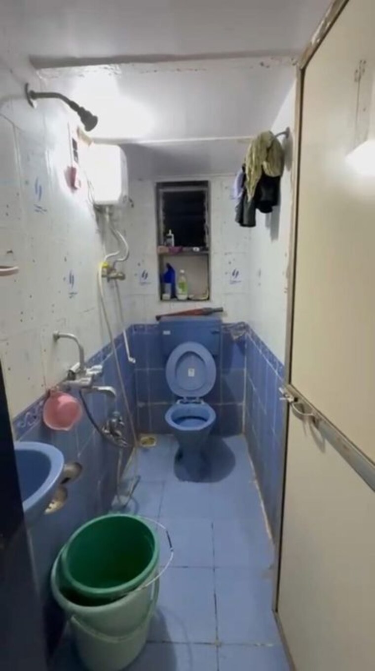 Bathroom, gokuldham-complex 3 Bedroom 1650 Sq.Ft. Apartment In Goregaon East Mumbai 9968381