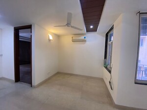 Room in 4 BHK Builder Floor at Safdarjung Development Area – for Rent