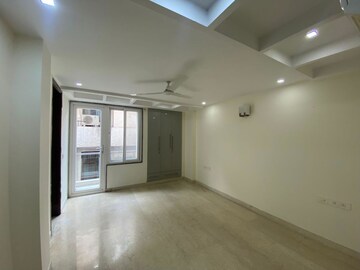 Room in 4 BHK Builder Floor at Safdarjung Development Area – for Rent
