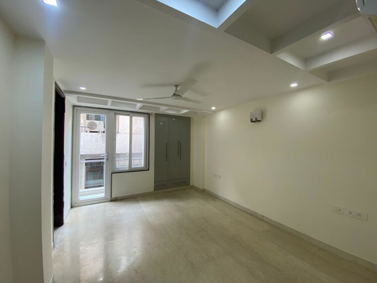 Room, safdarjung development area 4 Bedroom 450 Sq.Yd. Builder Floor In Safdarjung Development Area Delhi 9968404