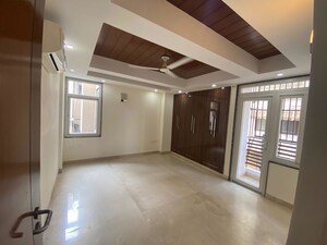 Room in 4 BHK Builder Floor at Safdarjung Development Area – for Rent
