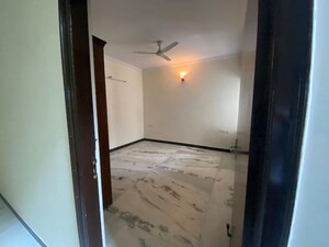 Room in 4 BHK Apartment at Vasant Kunj – for Rent