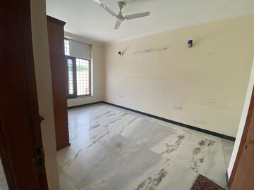 Room in 4 BHK Apartment at Vasant Kunj – for Rent