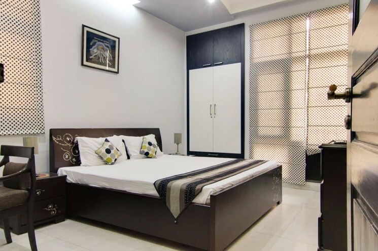 Bedroom, sector 71 6+ Bedroom 300 Sq.Mt. Villa In Sector 71 Noida 9968452