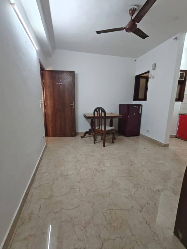 Room, saket 1 RK 200 Sq.Ft. Builder Floor In Saket Delhi 9968489