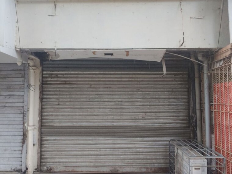 Nearby, kandarpada Commercial Shop 220 Sq.Ft. In Kandarpada Mumbai 9968433