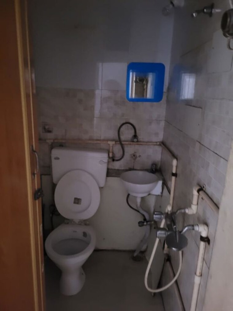 Bathroom, mahim Pg For Boys In Mahim 9968520