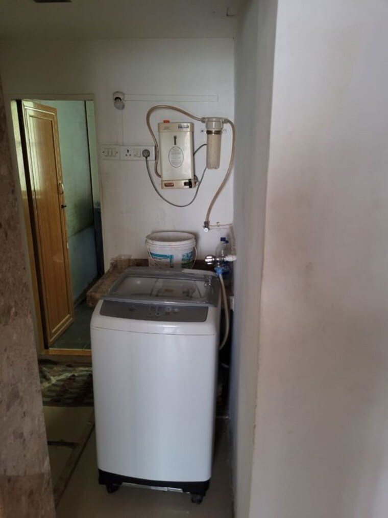 Bathroom, mahim Pg For Boys In Mahim 9968520