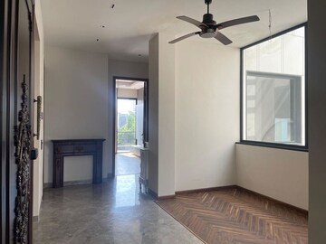 Room in 4 BHK Apartment at Dlf City Phase 3 – for Rent